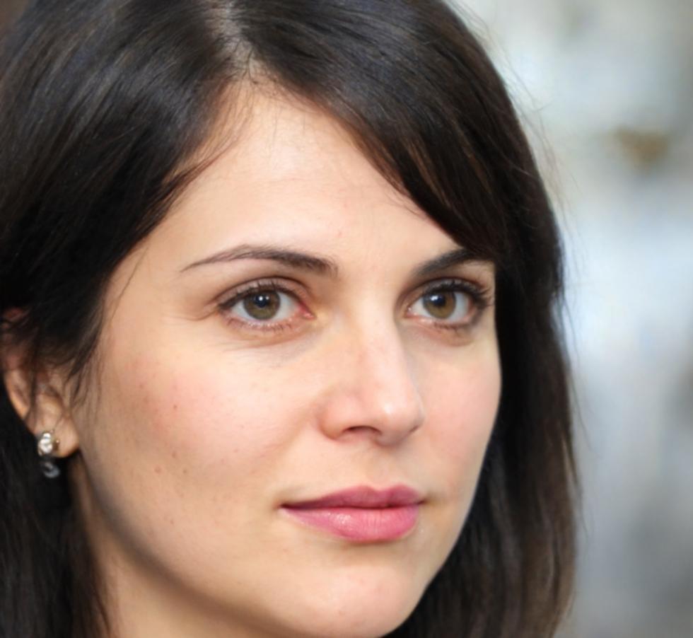 Portrait de Célestine Dubois, formatrice en gestion budgétaire